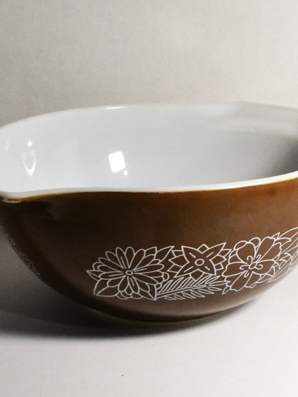 Vintage Pyrex 442 Woodland Mixing Bowl  Chocolate Brown  1½ Quart Cinderella  - Picture 3 of 3